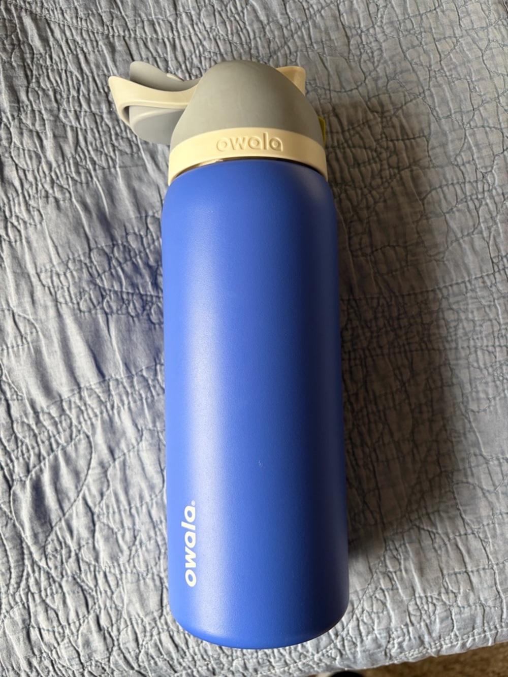 owala 32oz Blue Stainless Water Bottle with Gray & Cream Lid